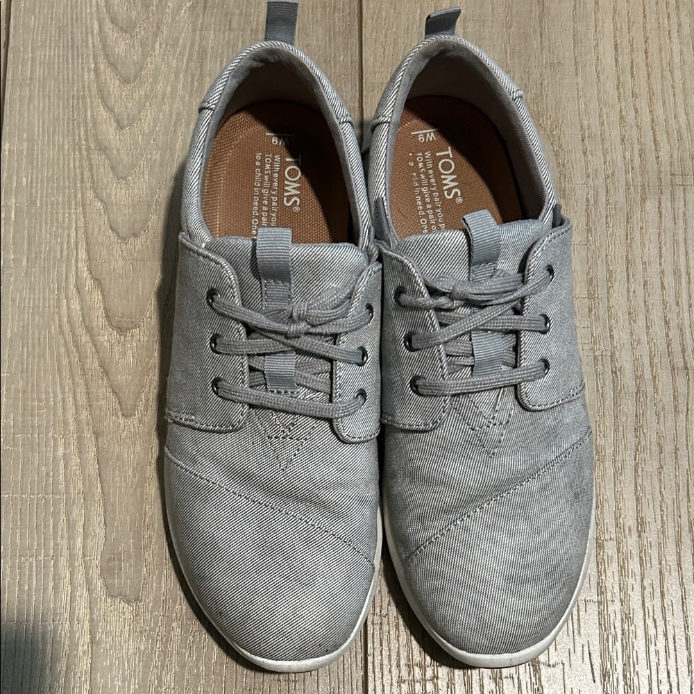 TOMS Women's Classic Gray Oxfords